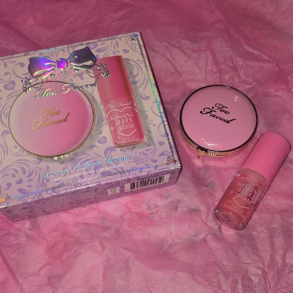 Too Faced Gloss and Blush Set - Pink and Purple - Picture 6 of 6